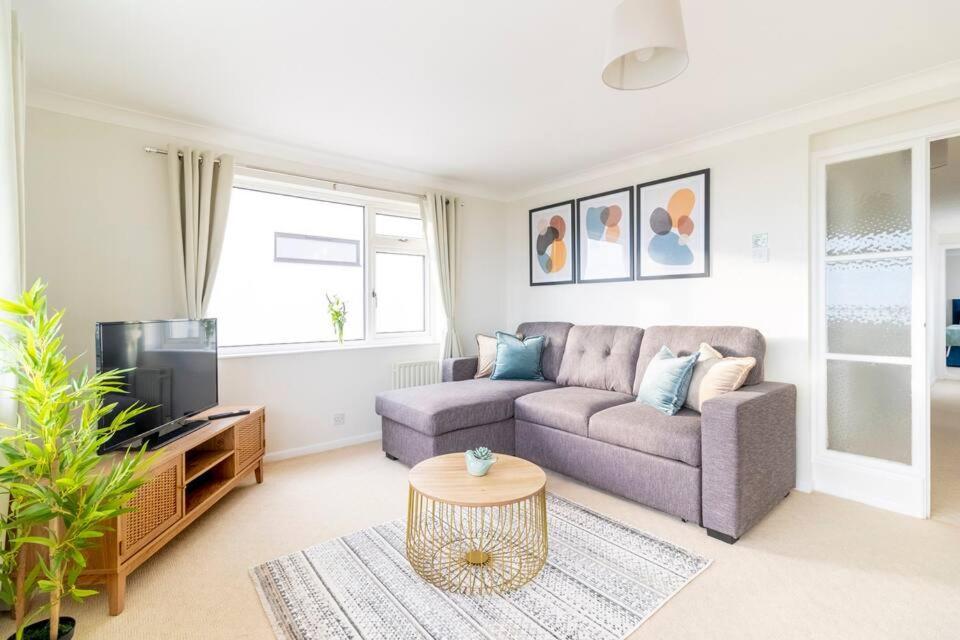 Incredible Sea View 2 Bedroom Beach Apartment Bournemouth Bagian luar foto