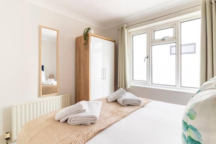 Incredible Sea View 2 Bedroom Beach Apartment Bournemouth Bagian luar foto