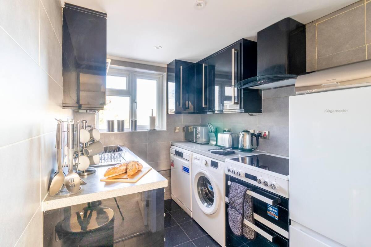Incredible Sea View 2 Bedroom Beach Apartment Bournemouth Bagian luar foto