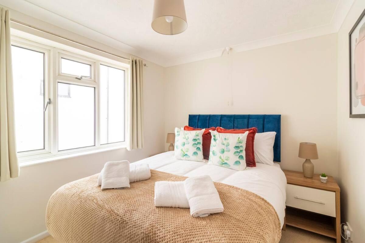 Incredible Sea View 2 Bedroom Beach Apartment Bournemouth Bagian luar foto